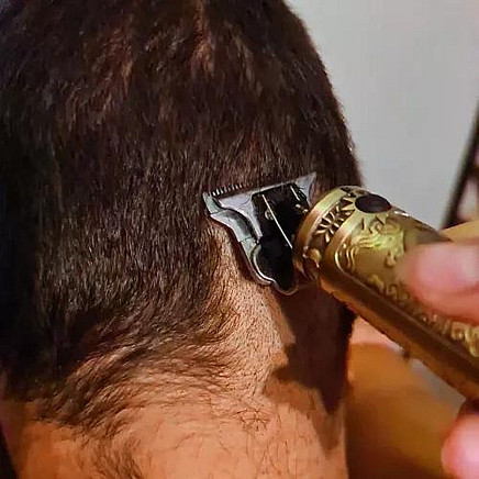 Precision Blue-LCD Hair & Beard Trimmer - универсальная, высоконадежная и тихая машинка для стрижки с уникальным старым дизайном и супер острыми лезвиями + 3 насадки для домашнего и салонного использования