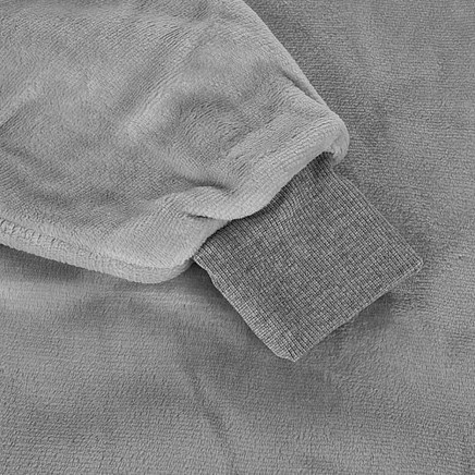 Liela flaneļa pleda džemperis pelēkā krāsā – komfortam un siltumam