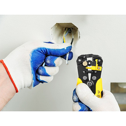 Automatic wire stripper