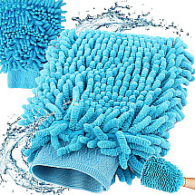 Microfibre cloth glove for cleaning the car wash on the hand