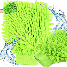 Microfibre cloth glove for cleaning the car wash on the hand