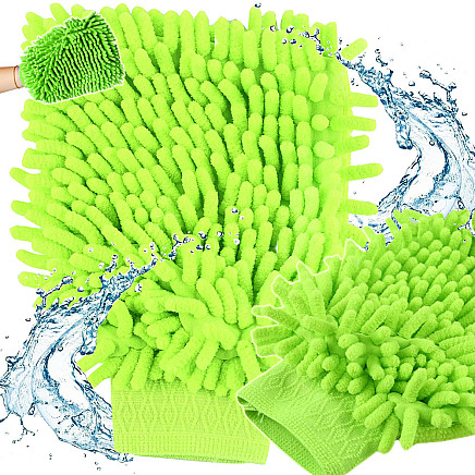 Microfibre cloth glove for cleaning the car wash on the hand