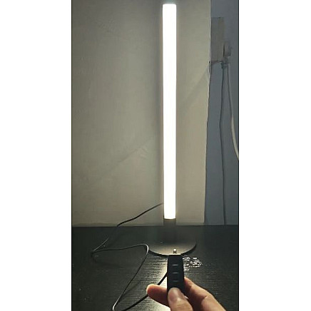 LED galda lampa 40cm ar 3 gaismas režīmiem un pulti, moderna stāvlampa, melna