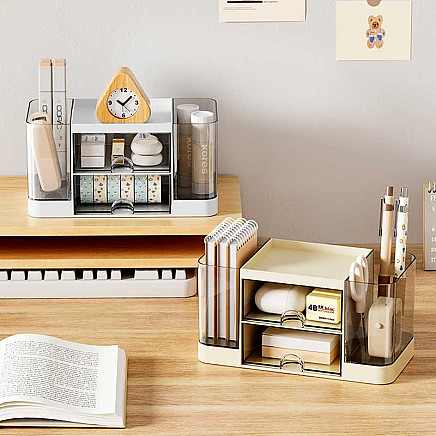 Galda organizators ar atvilktnēm birojam un kosmētikai