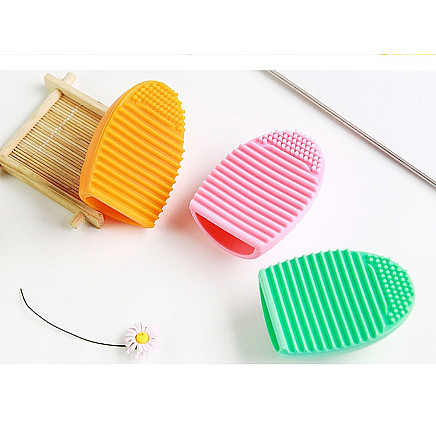 Brush cleaner brush cleaning egg