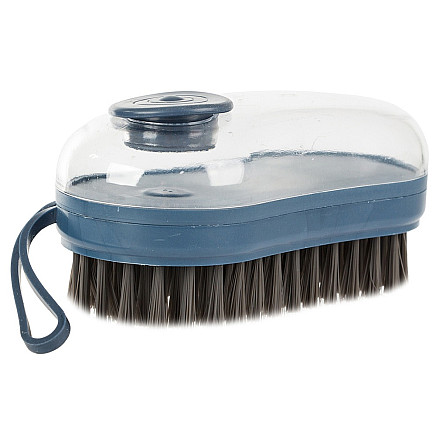 Cleaning brush with fluid dispenser