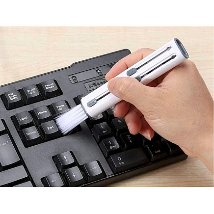 Cleaning kit for telephone handsets