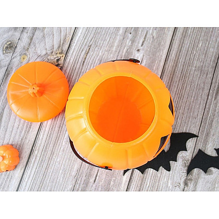 Liels Helovīna ķirbja spainītis konfektēm, katliņš saldumiem, oranžs