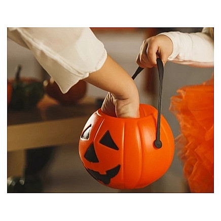 Liels Helovīna ķirbja spainītis konfektēm, katliņš saldumiem, oranžs