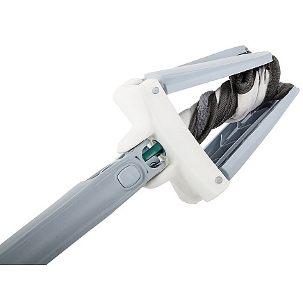 Flat mop for floor cleaning with wringer rotary twist wringer