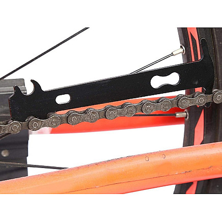 Gauge measuring instrument for measuring the wear of a bicycle chain