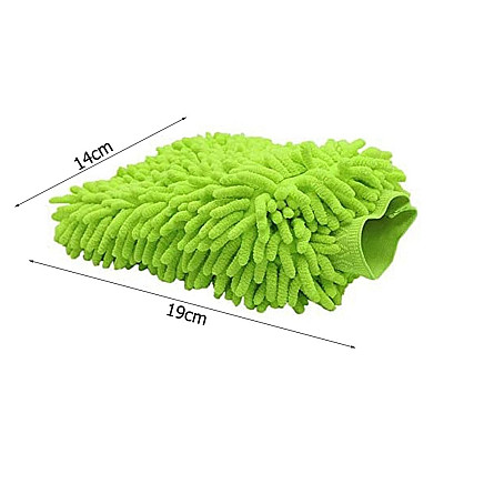 Microfibre cloth glove for cleaning the car wash on the hand