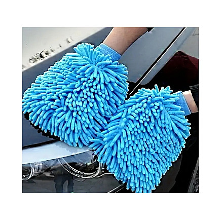 Microfibre cloth glove for cleaning the car wash on the hand