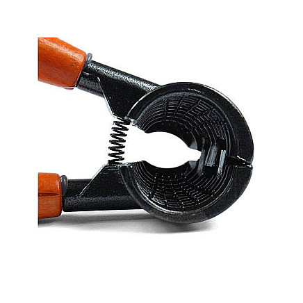 Nutcracker universal wine opener