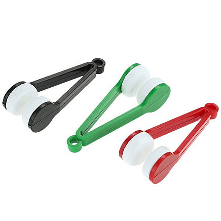 Eyeglasses cleaner key fob like a cloth micro