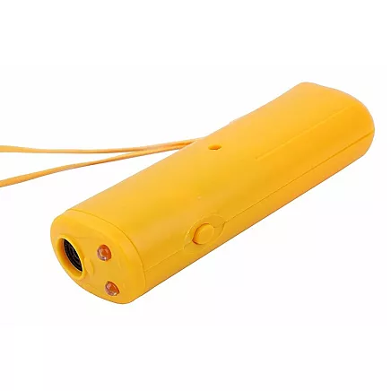 Suņu atbaidītājs ar iebūvētu lukturīti