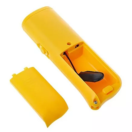 Suņu atbaidītājs ar iebūvētu lukturīti