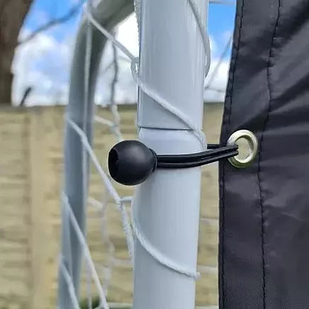 Pro Precision futbola vārtu komplekts - pārnēsājams, liels metāla rāmis ar mērķēšanas paklāju, viegla montāža un izturīga konstrukcija visu līmeņu treniņiem