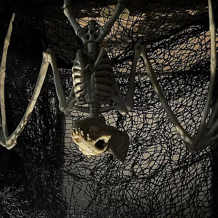 Интерактивный большой скелет летучей мыши - подвесное украшение на Хэллоуин с подвижной головой и челюстями