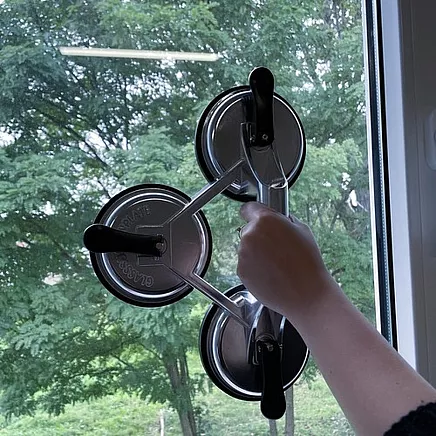 Trīskāršs vakuuma piesūceknis stiklam Bigstren 22361, 150 kg