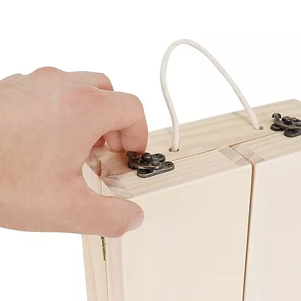 Box + set of wooden tools 22697