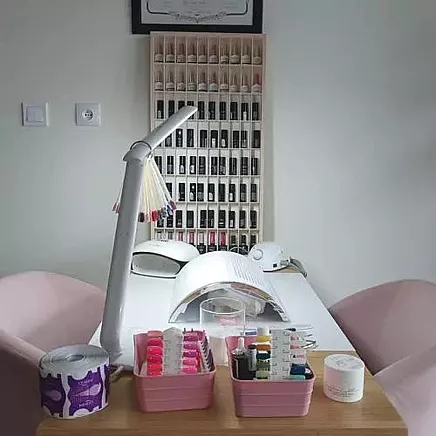 Koka plaukts rotaļu mašīnītēm ar 80 nodalījumiem KRUZZEL 20233