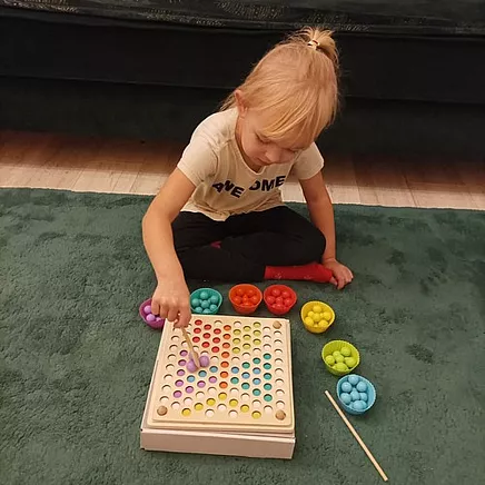 Attīstošā koka mozaīka ar bumbiņām 22403