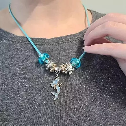 DIY bērnu rokassprādžu un kaklarotu komplekts – radoša spēle un mācības.