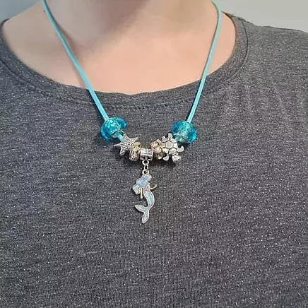 DIY bērnu rokassprādžu un kaklarotu komplekts – radoša spēle un mācības.