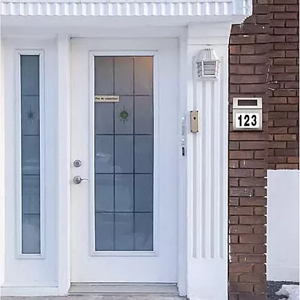 Izoxis Saules enerģijas izgaismots mājas numurs 24357