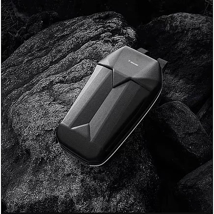 Trizand 25205 ūdensizturīga skrejriteņa stūres soma, 5L, melna