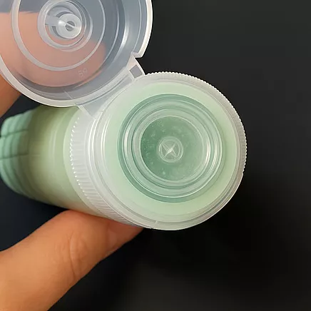 Ceļojumu kosmētikas somiņa Trizand 25760 ar silikona pudelītēm rokas bagāžai