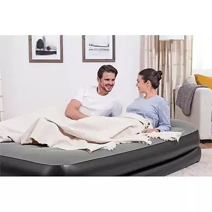 Bestway 67403 Ērts divvietīgs gaisa matracis ar integrētu elektrisko sūkni un spilvenu - izturīgs, piepūšams, āra kempinga gulta 203x152x46cm