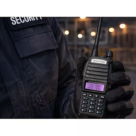 Радиостанция baofeng uv82 с большим радиусом действия до 15 км, фонариком и аккумулятором 2800 мач