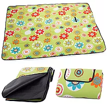 Liela ūdensnecaurlaidīga piknika sega ar izolāciju 150x200cm, zaļa ar ziediem