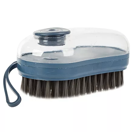 Cleaning brush with fluid dispenser