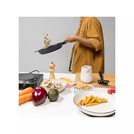 Panna ar nepiedegošu pārklājumu, 20 cm, indukcijai un gāzei