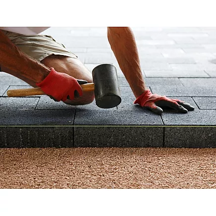 Recoilless paving rubber mallet