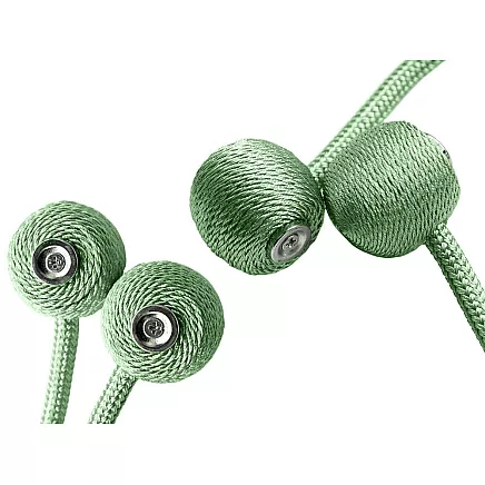 Decorative clips for curtains magnetically strong