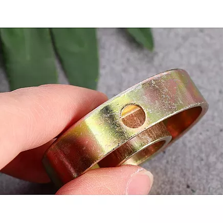 PADS FOR MOUNTING THE DISC (200)