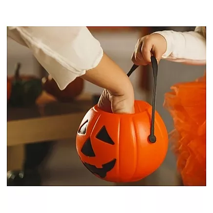 Liels Helovīna ķirbja spainītis konfektēm, katliņš saldumiem, oranžs