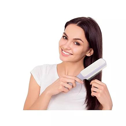 Self-cleaning hair brush for combing anti-static combing