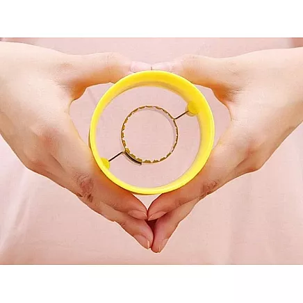 Kukurūzas graudu noņēmējs–mizotājs (plastmasa, 6,8×4,8 cm)