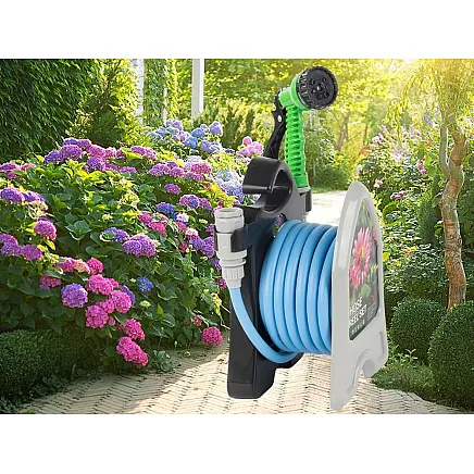 Dārza laistīšanas šļūtene ar statīvu un pistoli 10m