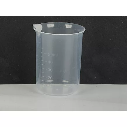 Kompakts ceļojumu tvaika gludeklis ar rotējošu rokturi un smidzinātāju, pelēks/balts