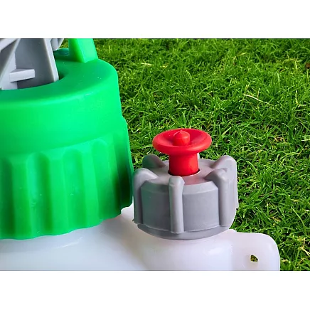 Garden hand sprayer 8 l + shoulder strap