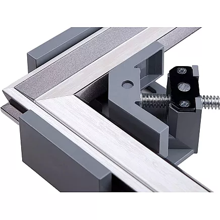 Stolāra stūra skava ar metāla korpusu, 90° leņķis, 75 mm