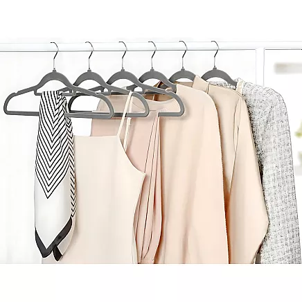 Neslīdoši velūra drēbju pakaramie, 20 gab. komplekts, pelēki