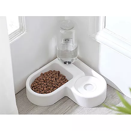 2in1 double food and water bowl with 500 ml reservoir for a dog cat