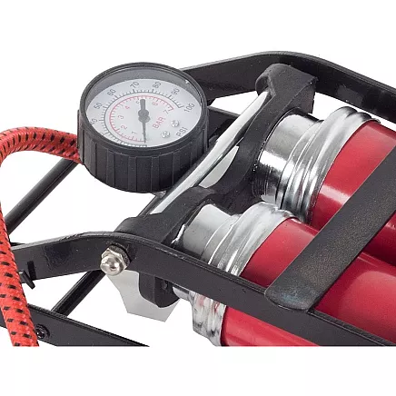 Divcilindru pedāļa sūknis ar manometru un uzgaļiem